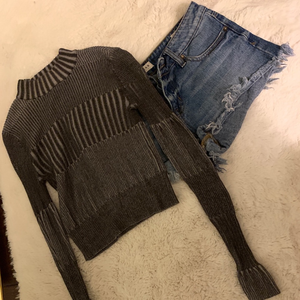 Small AE turtle neck tee